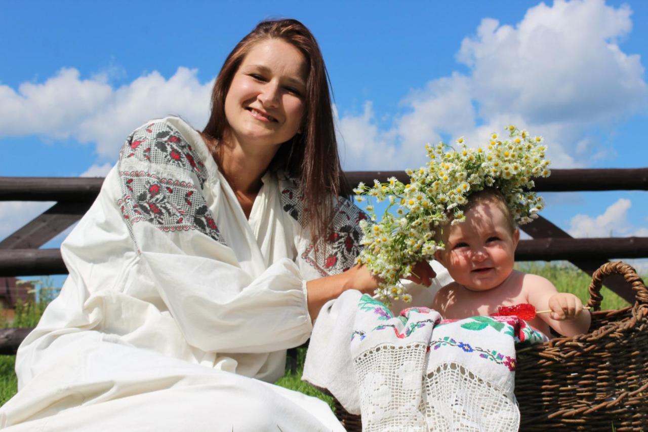 U Dvori Otel Podgorodtsy Dış mekan fotoğraf