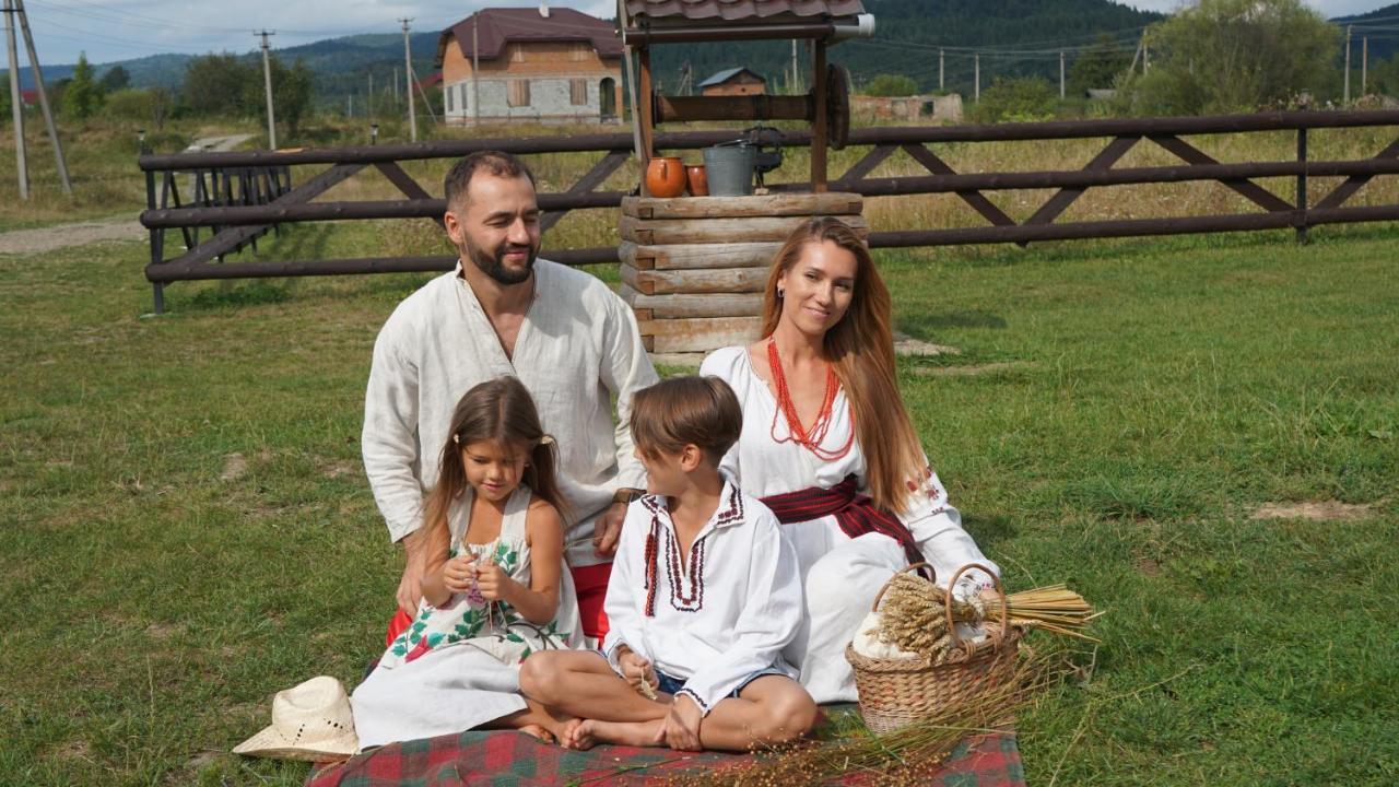 U Dvori Otel Podgorodtsy Dış mekan fotoğraf