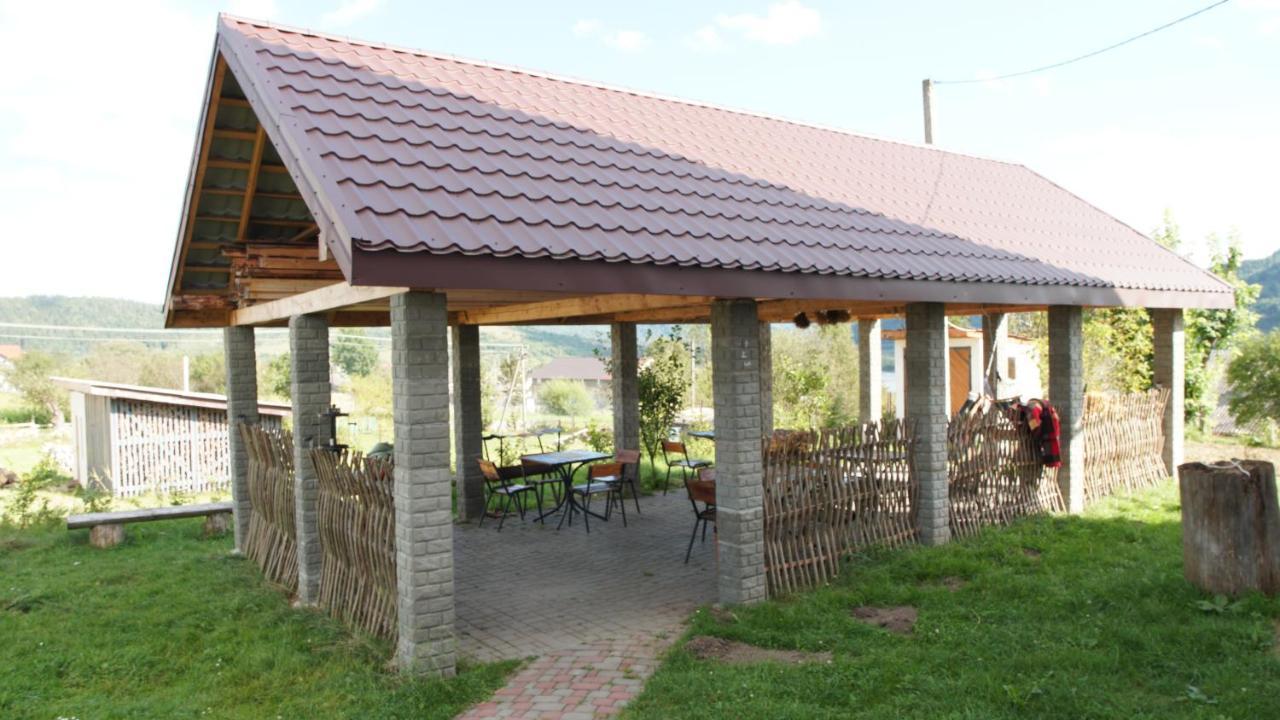 U Dvori Otel Podgorodtsy Dış mekan fotoğraf