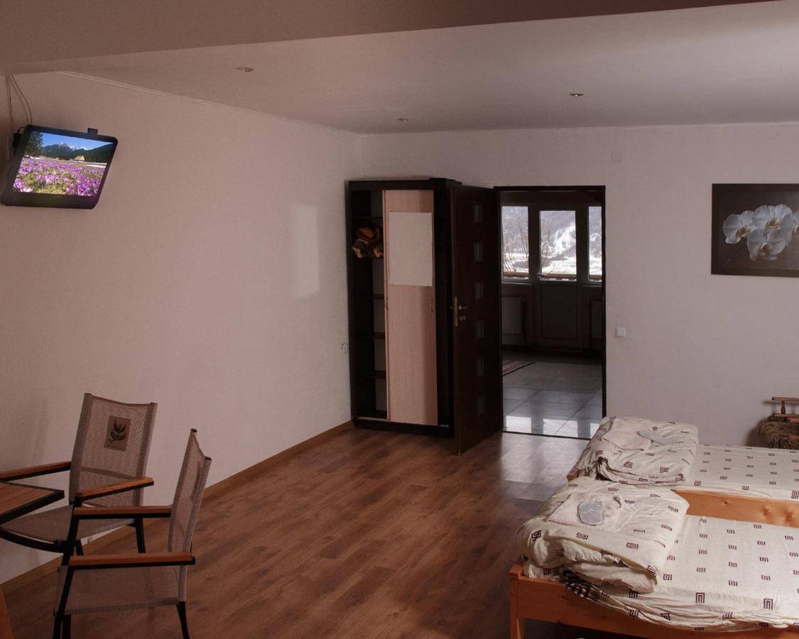 U Dvori Otel Podgorodtsy Dış mekan fotoğraf