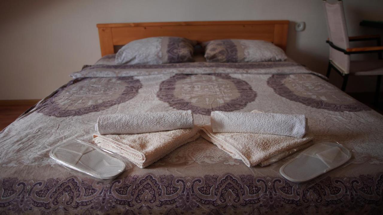 U Dvori Otel Podgorodtsy Dış mekan fotoğraf