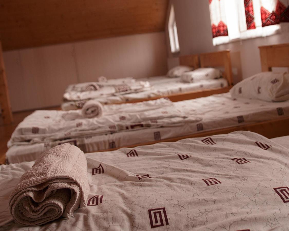 U Dvori Otel Podgorodtsy Dış mekan fotoğraf