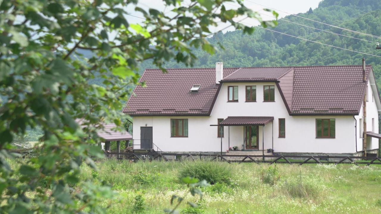 U Dvori Otel Podgorodtsy Dış mekan fotoğraf