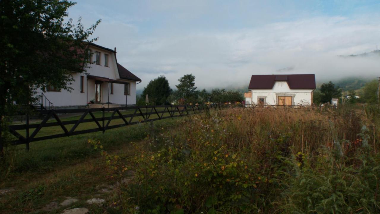 U Dvori Otel Podgorodtsy Dış mekan fotoğraf