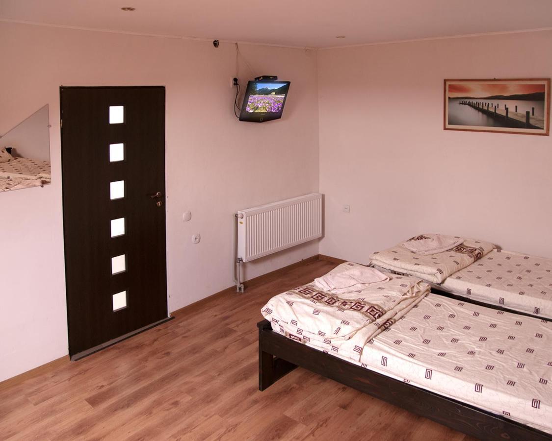 U Dvori Otel Podgorodtsy Dış mekan fotoğraf