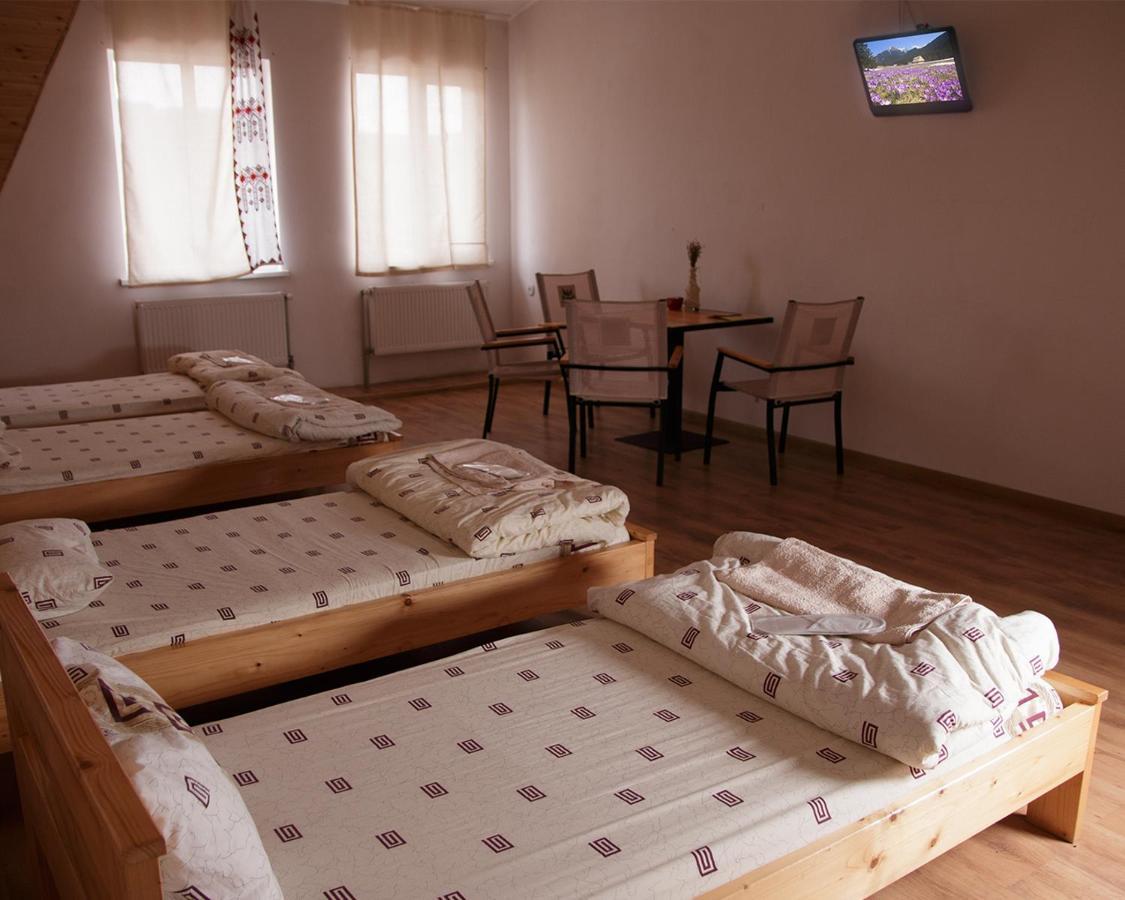 U Dvori Otel Podgorodtsy Dış mekan fotoğraf
