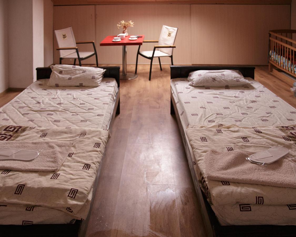 U Dvori Otel Podgorodtsy Dış mekan fotoğraf