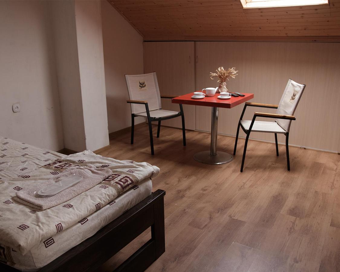U Dvori Otel Podgorodtsy Dış mekan fotoğraf